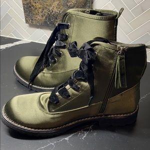 Women’s super cute shirt boots